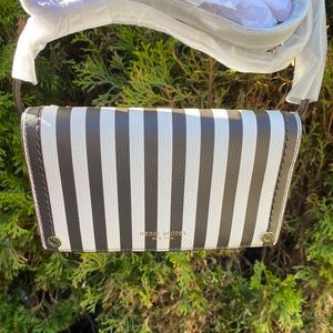 ❌SOLD❌Henri Bendel Crossbody Wallet